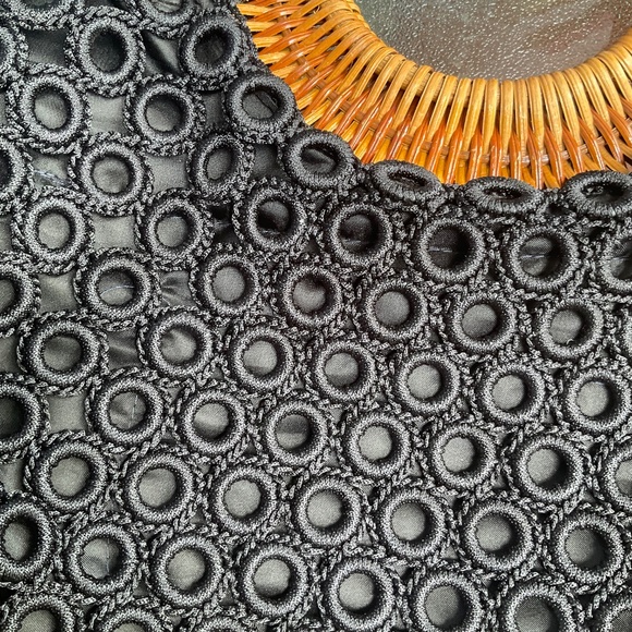 Beautiful Black Bag With Round Wooden Handles - Picture 4 of 6